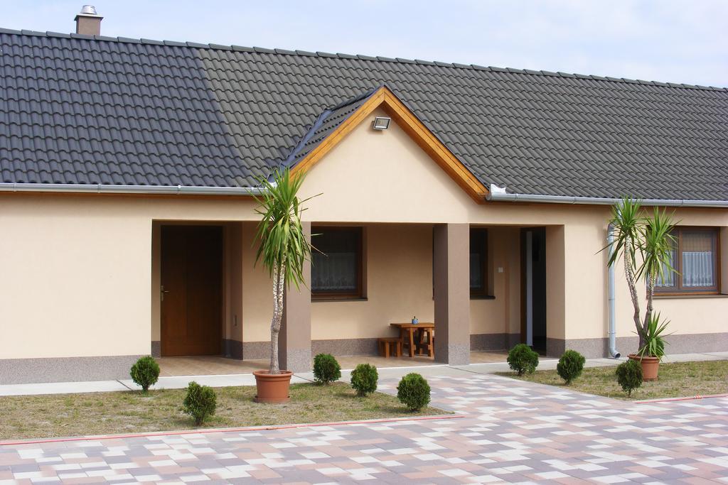 Szerencsecsillag Vendeghaz Hotel Kiskoros Exterior photo